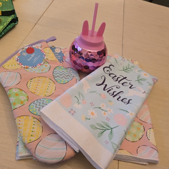 NWT Easter Wishes Home Kitchen Set - 3 Soft Microfiber Towels, Mug, & Potholder - Picture 8 of 8